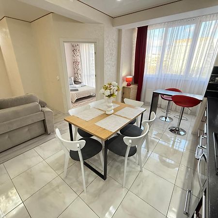 Cozy Two Bedroom Large Apartment Chisinau Eksteriør bilde